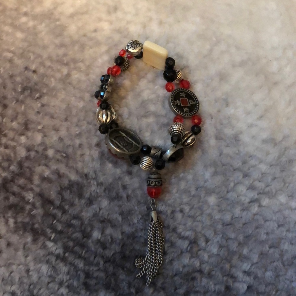 Red and black tassel stretch bracelet
